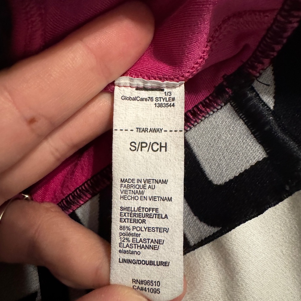 Under Armour HeatGear Authentics Mid Impact Branded Sports Bra-Astro Pink/Black. - Picture 4 of 5